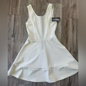NWT Cheryl Creations Swing Skirt Dress Waffle Stretchy Fabric in White Size Med.